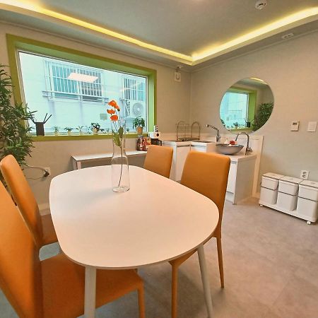 Four Seasons House Hotel Seoul Bagian luar foto
