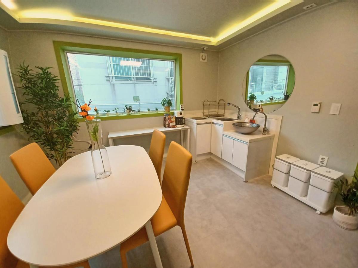 Four Seasons House Hotel Seoul Bagian luar foto