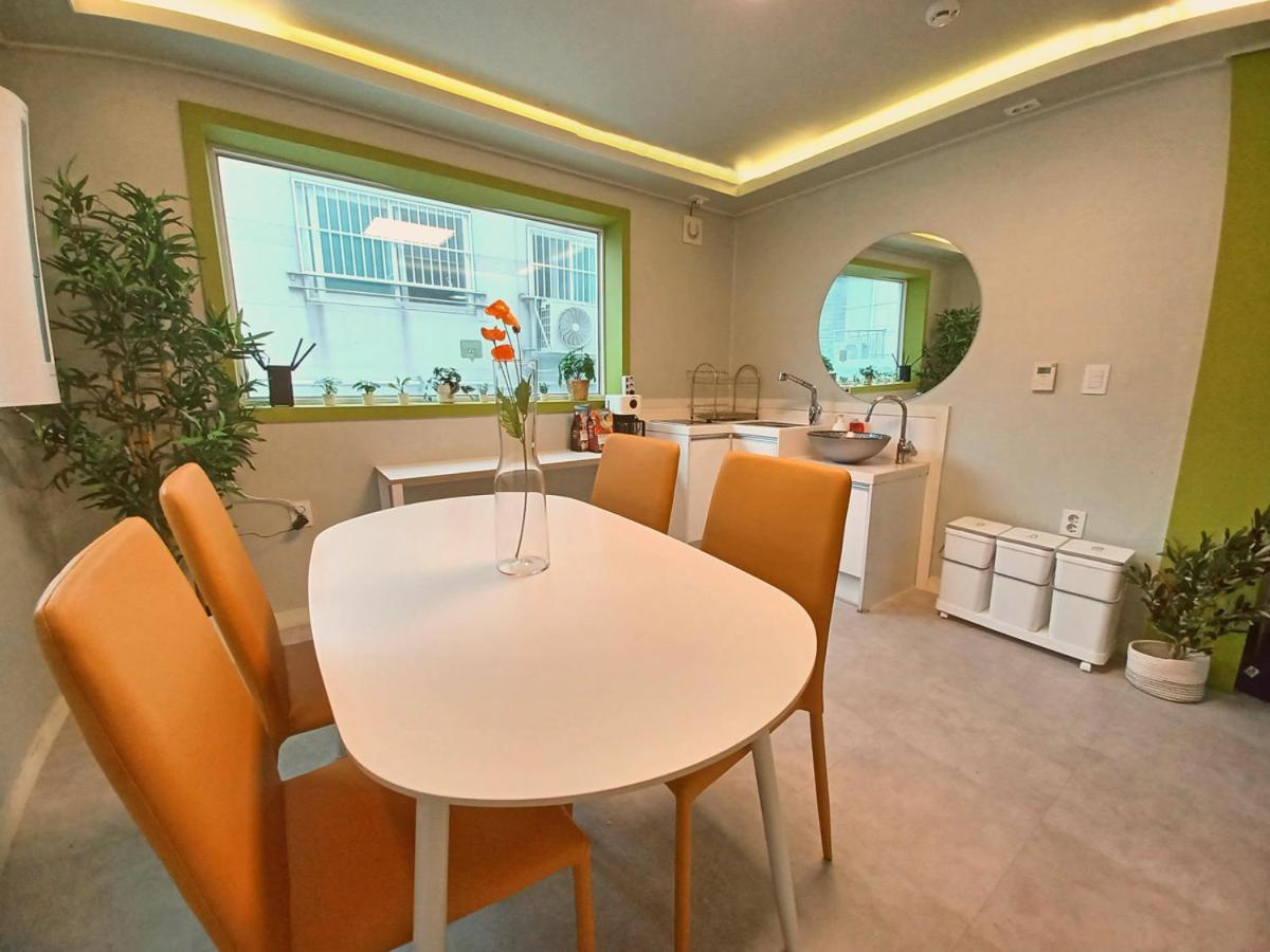 Four Seasons House Hotel Seoul Bagian luar foto